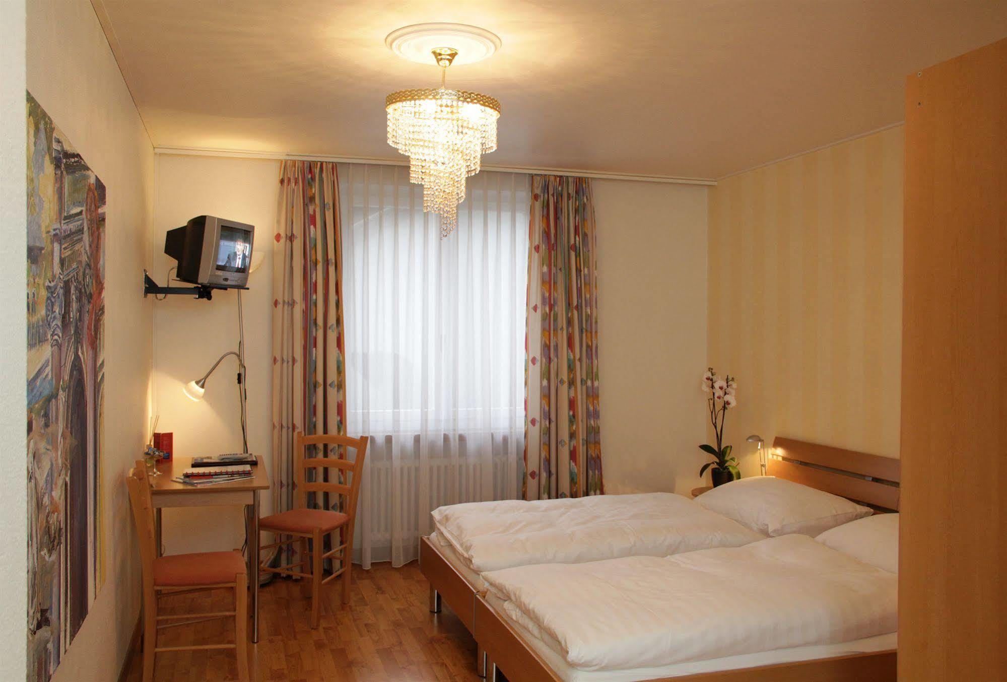 Hotel Roter Turm Solothurn Bagian luar foto